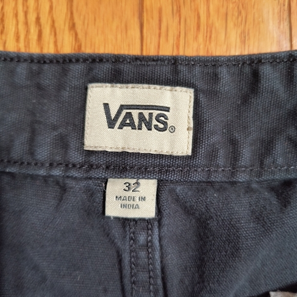 Vans black cargo shorts, waist 32" - Picture 4 of 10